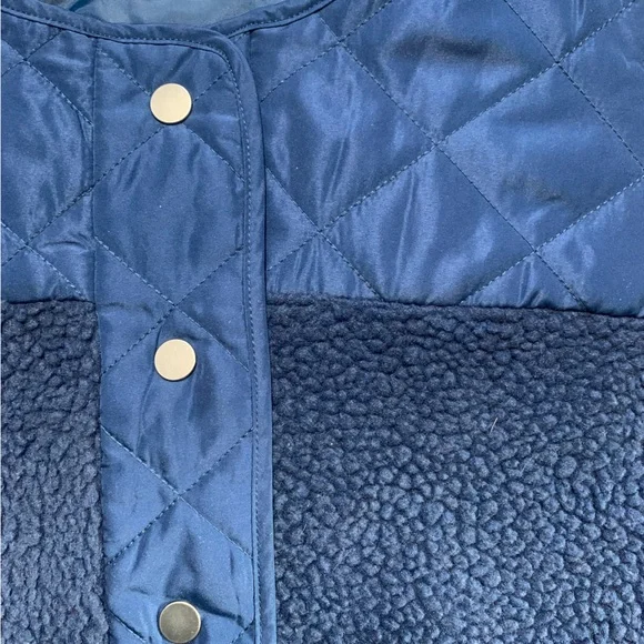 Northern Reflections Navy Quilted Sherpa Vest - Picture 4 of 17